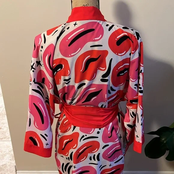 Nuno Jason Naylor Wrapped with Love Luscious Lips Kimono Robe Satin - Picture 7 of 10